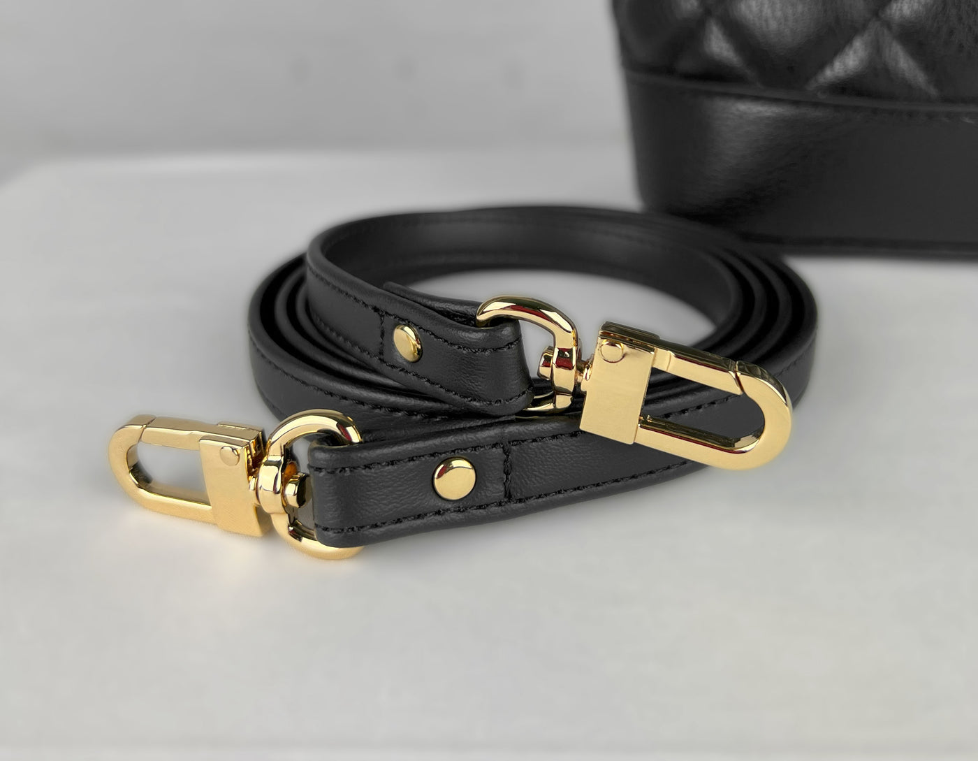 Photo of non-leather purse strap.